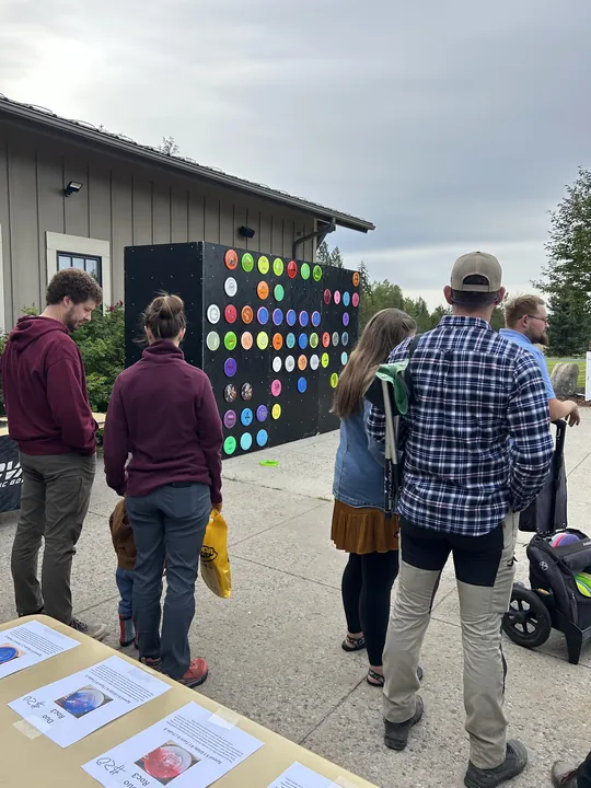 Players in front of the disc wall