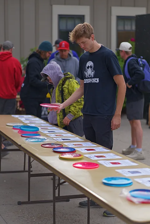 Players looking over the discs on the table