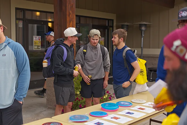 Players at the disc table